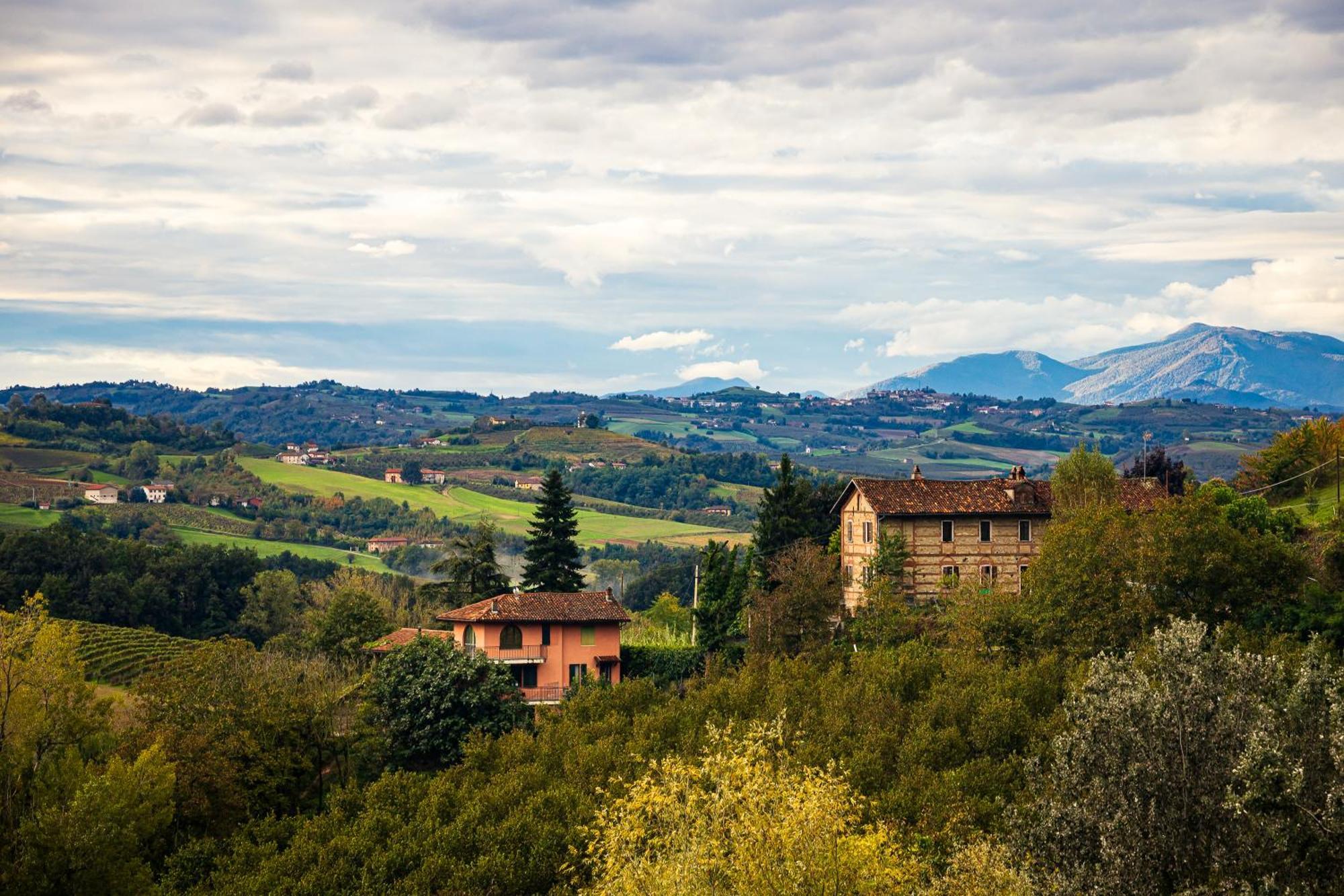 Hotel Charming Barolo Wine Loft Monforte dʼAlba Exterior foto